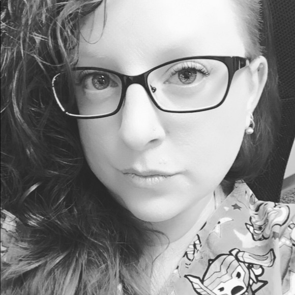 Meet your Posher, Tara - Picture 2 of 2